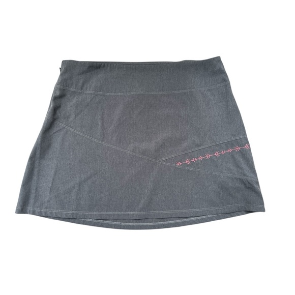 Alp N Rock Dresses & Skirts - Women's Alp-n-Rock gray 'Esplora' ladies hybrid skirt in Quicksliver embroidered